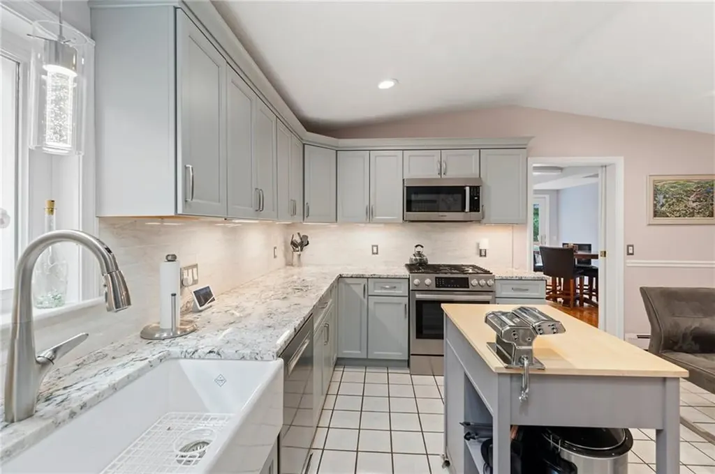 326 Simmonsville Avenue Johnston RI 02919