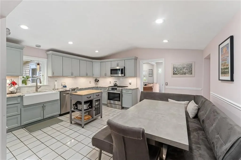 326 Simmonsville Avenue Johnston RI 02919