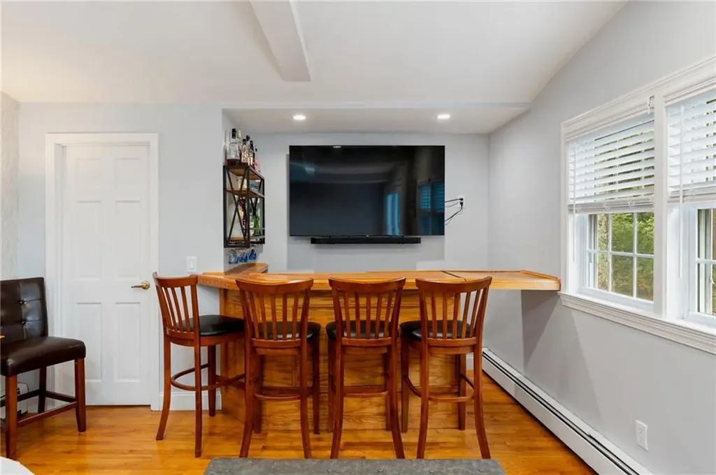 326 Simmonsville Avenue Johnston RI 02919