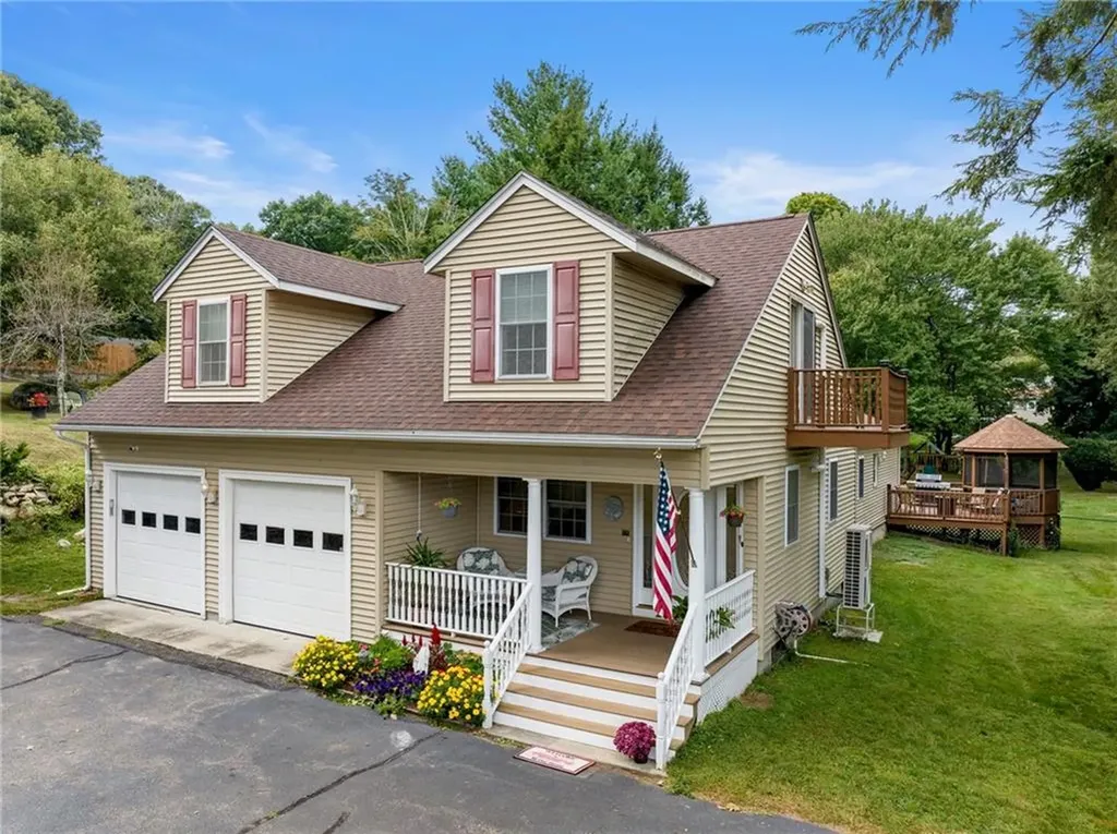 326 Simmonsville Avenue Johnston RI 02919