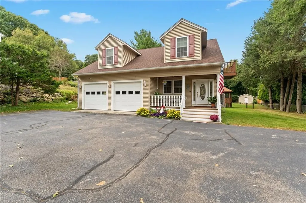 326 Simmonsville Avenue Johnston RI 02919