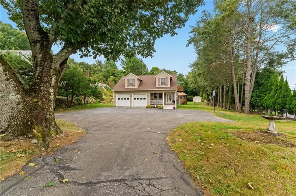 326 Simmonsville Avenue Johnston RI 02919