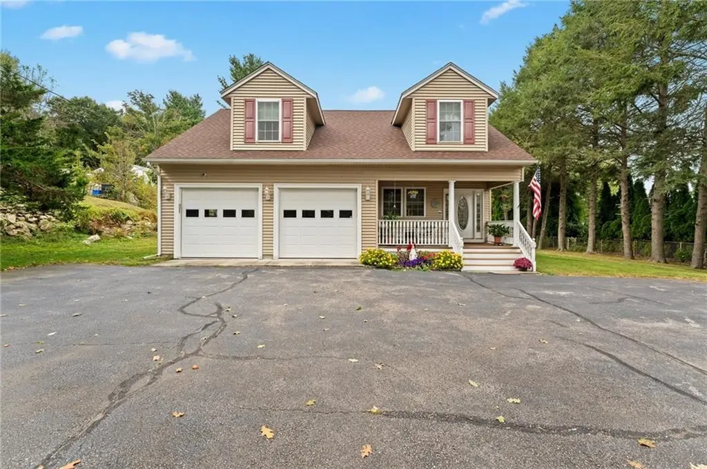 326 Simmonsville Avenue Johnston RI 02919