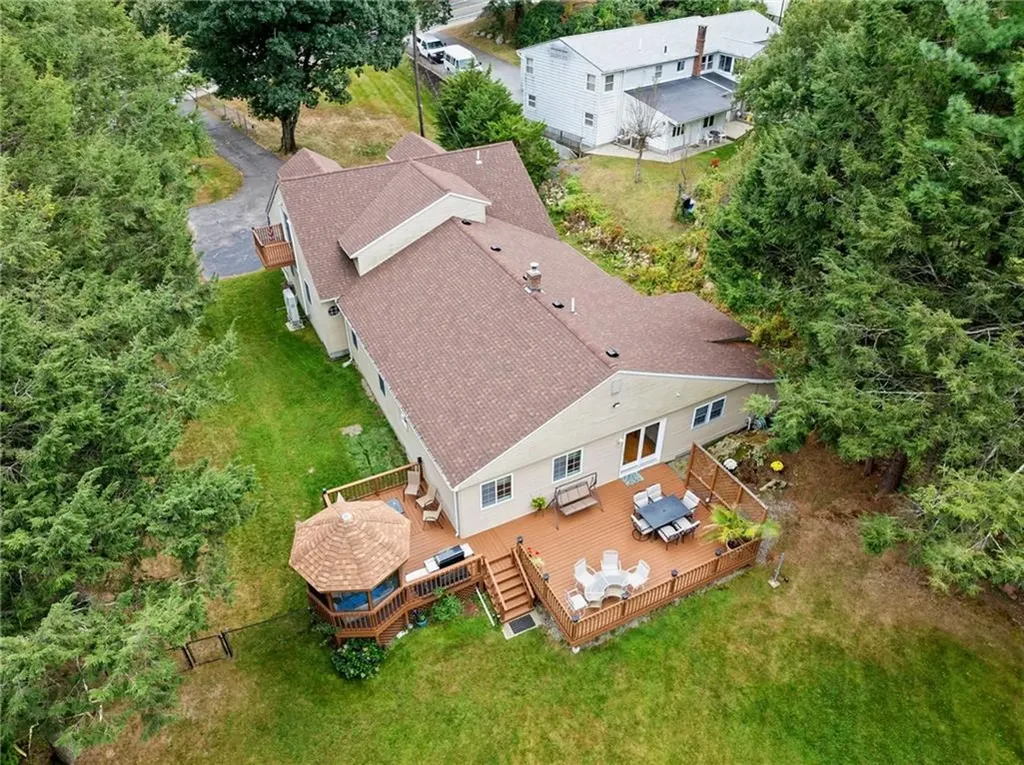 326 Simmonsville Avenue Johnston RI 02919