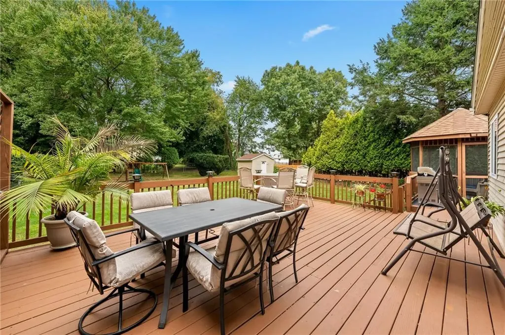 326 Simmonsville Avenue Johnston RI 02919