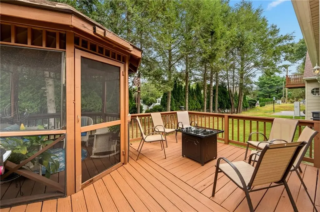 326 Simmonsville Avenue Johnston RI 02919