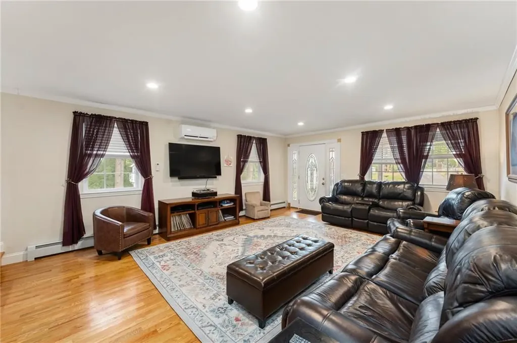 326 Simmonsville Avenue Johnston RI 02919
