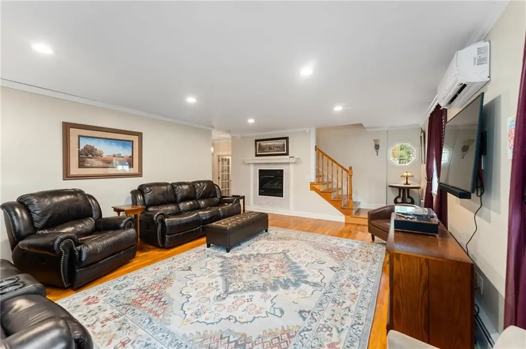 326 Simmonsville Avenue Johnston RI 02919