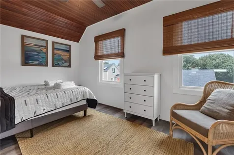 68 Cottage Avenue Portsmouth RI 02871