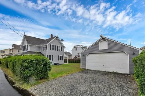 68 Cottage Avenue Portsmouth RI 02871