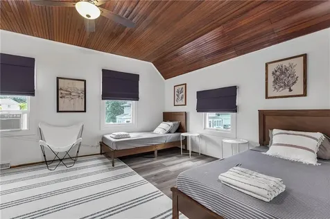 68 Cottage Avenue Portsmouth RI 02871