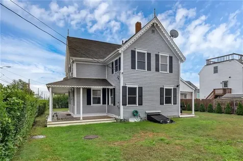 68 Cottage Avenue Portsmouth RI 02871