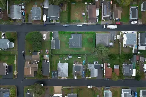 68 Cottage Avenue Portsmouth RI 02871