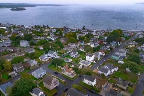 68 Cottage Avenue Portsmouth RI 02871