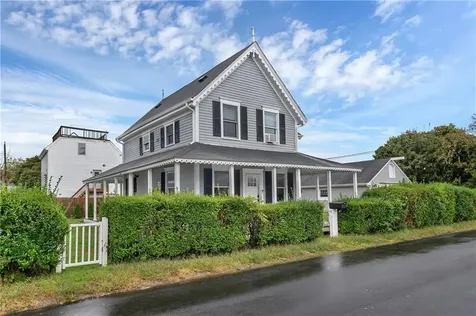 68 Cottage Avenue Portsmouth RI 02871