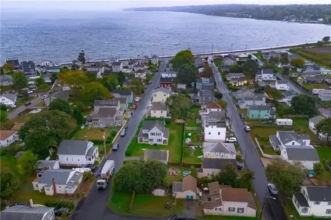 68 Cottage Avenue Portsmouth RI 02871