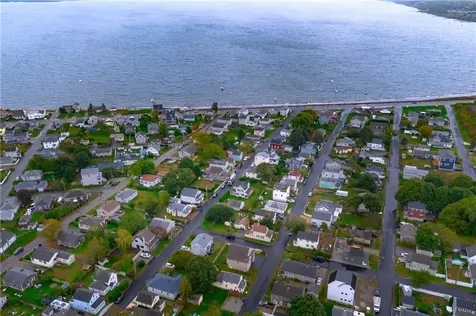 68 Cottage Avenue Portsmouth RI 02871