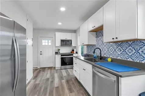 68 Cottage Avenue Portsmouth RI 02871