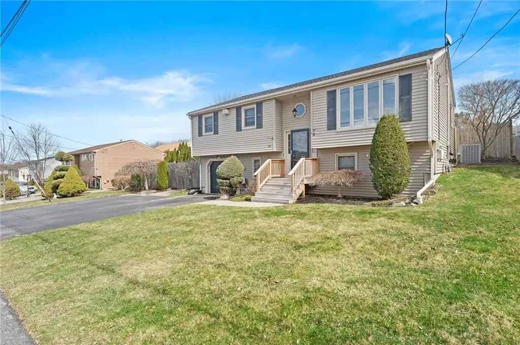 46 Eliot Avenue North Providence RI 02904