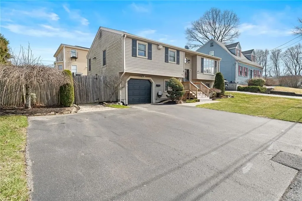 46 Eliot Avenue North Providence RI 02904