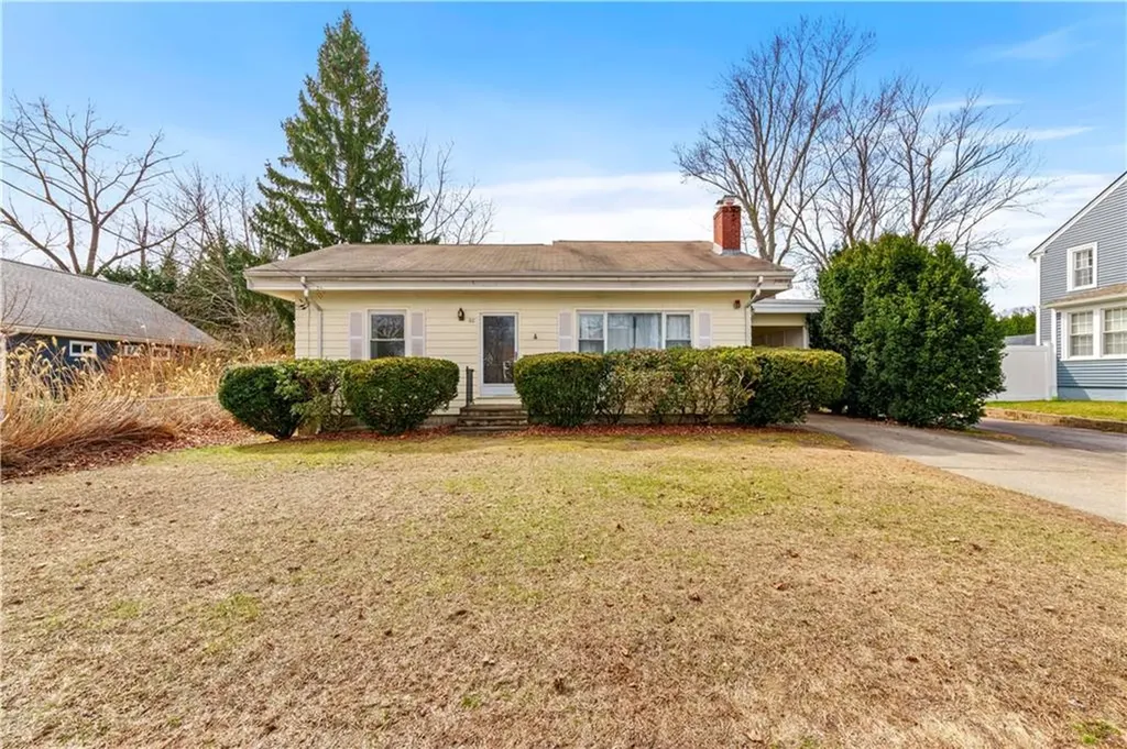 82 Myrtle Avenue Warwick RI 02886