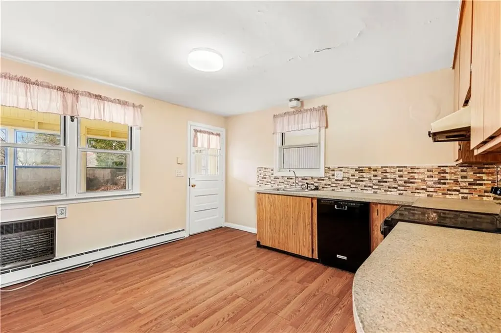 82 Myrtle Avenue Warwick RI 02886