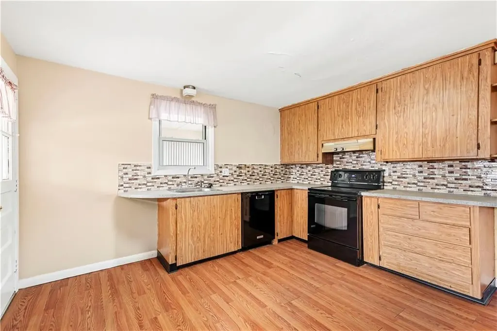 82 Myrtle Avenue Warwick RI 02886
