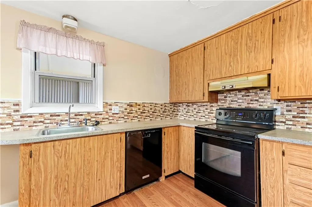 82 Myrtle Avenue Warwick RI 02886
