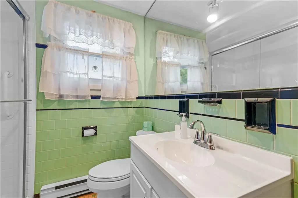 82 Myrtle Avenue Warwick RI 02886