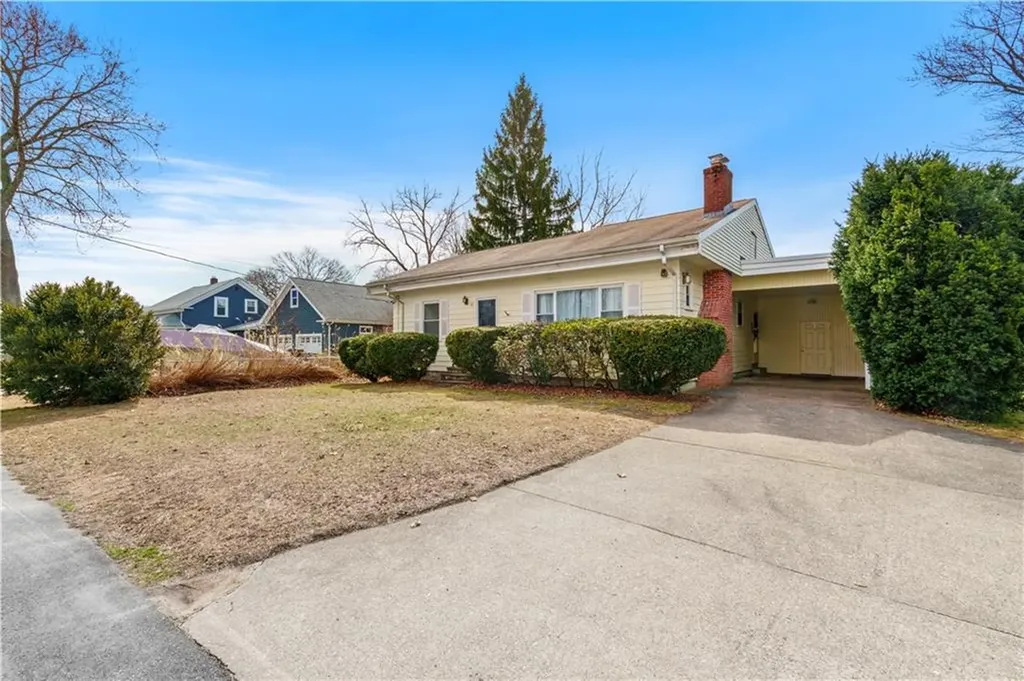 82 Myrtle Avenue Warwick RI 02886