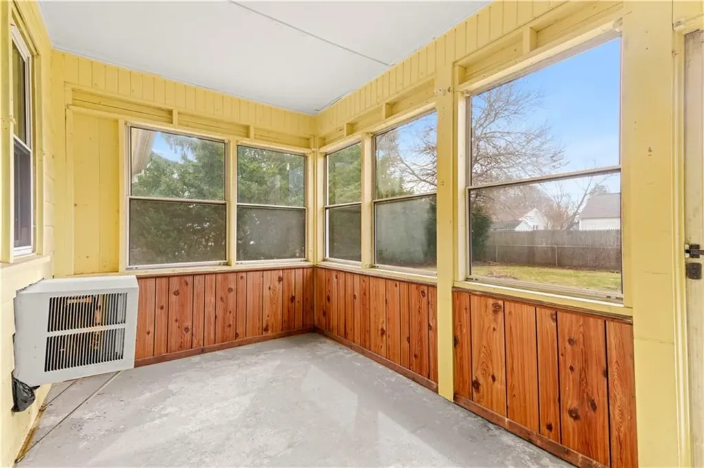 82 Myrtle Avenue Warwick RI 02886