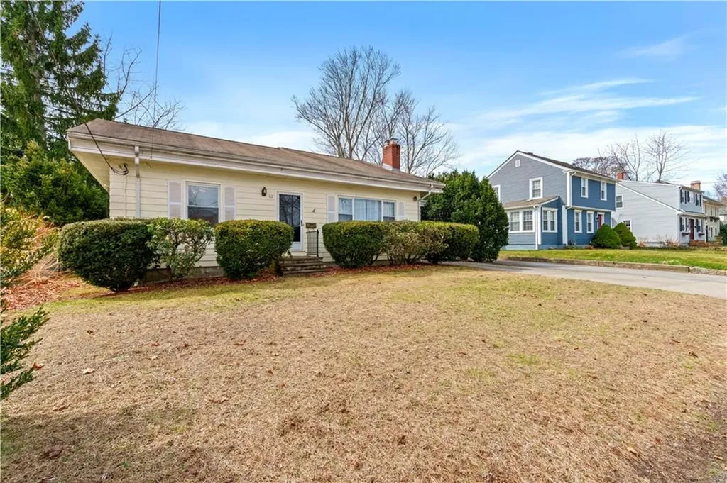 82 Myrtle Avenue Warwick RI 02886