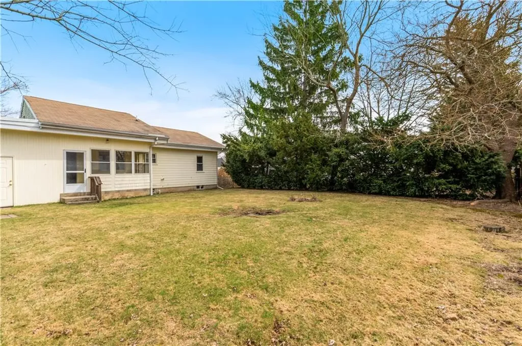 82 Myrtle Avenue Warwick RI 02886