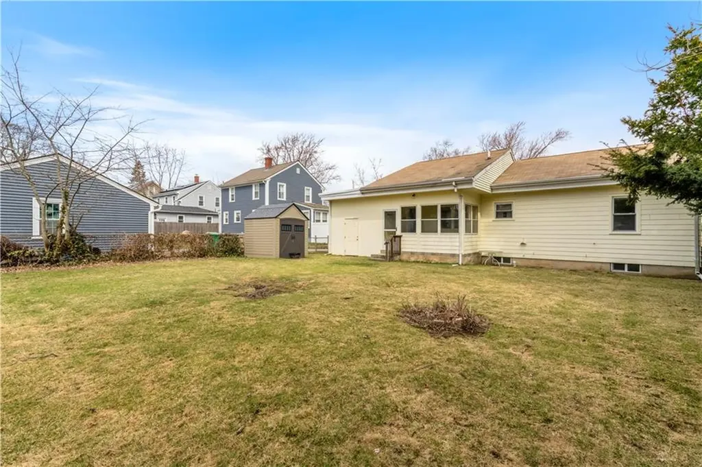 82 Myrtle Avenue Warwick RI 02886