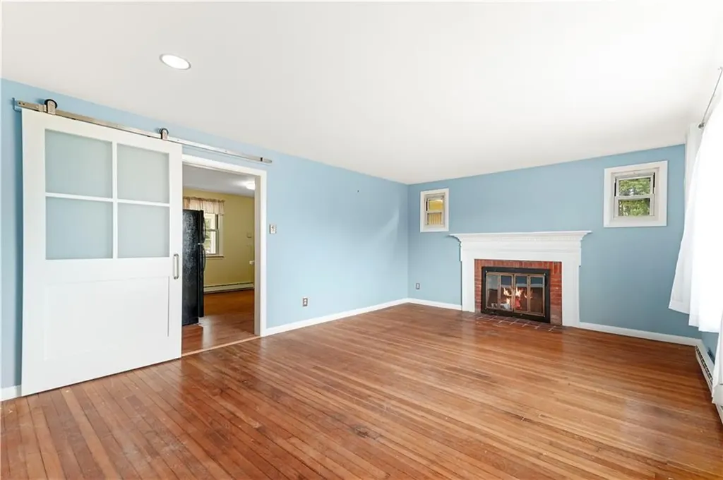 82 Myrtle Avenue Warwick RI 02886
