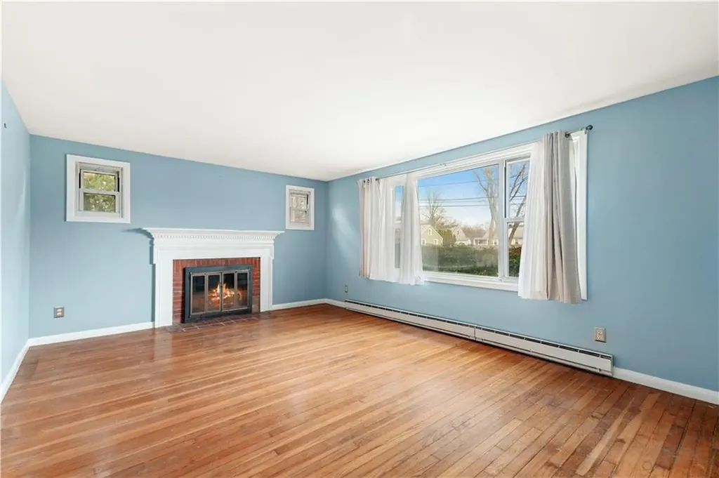 82 Myrtle Avenue Warwick RI 02886