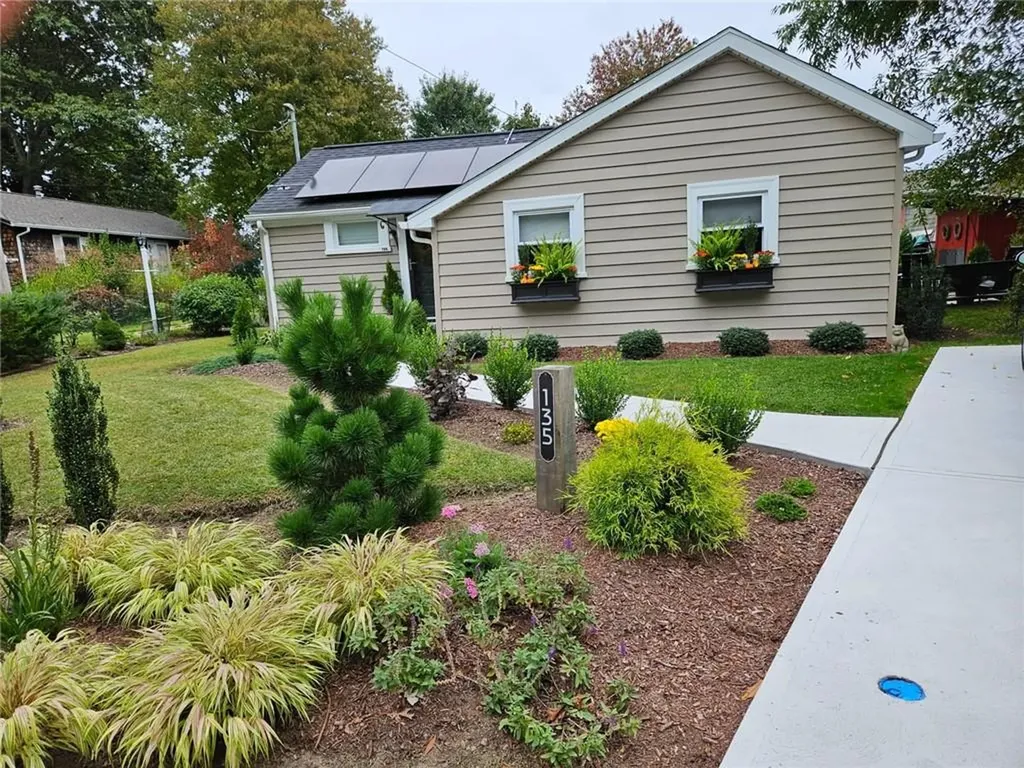135 Namquid Drive Warwick RI 02888