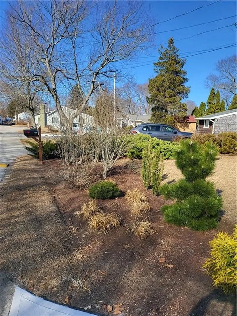 135 Namquid Drive Warwick RI 02888