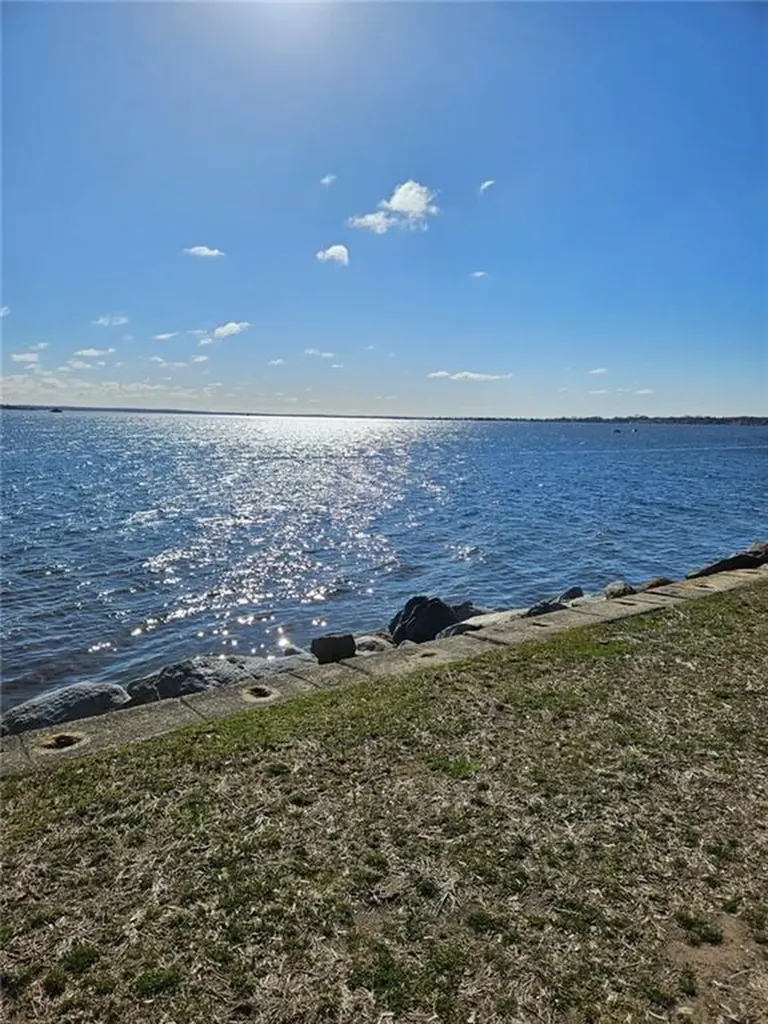 135 Namquid Drive Warwick RI 02888