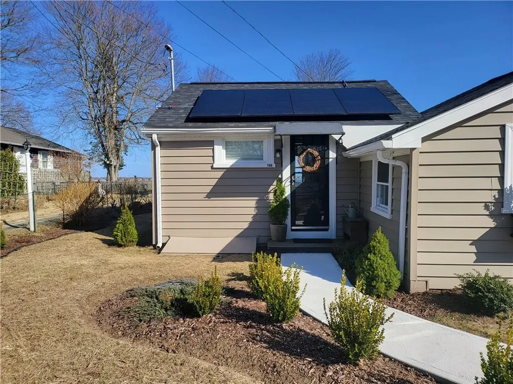 135 Namquid Drive Warwick RI 02888