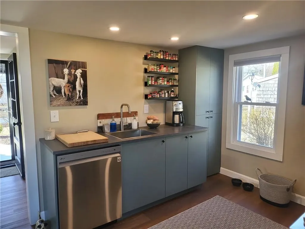 135 Namquid Drive Warwick RI 02888