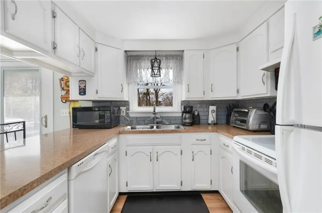 28 Chandler Drive Coventry RI 02816