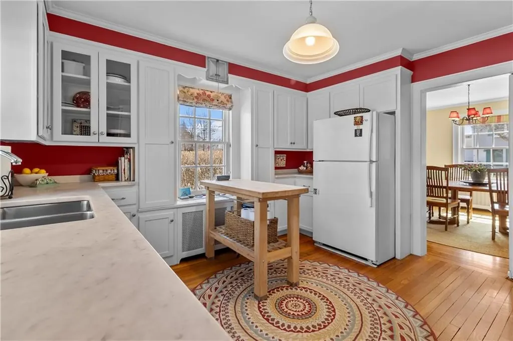 15 Maple Street Warren RI 02885
