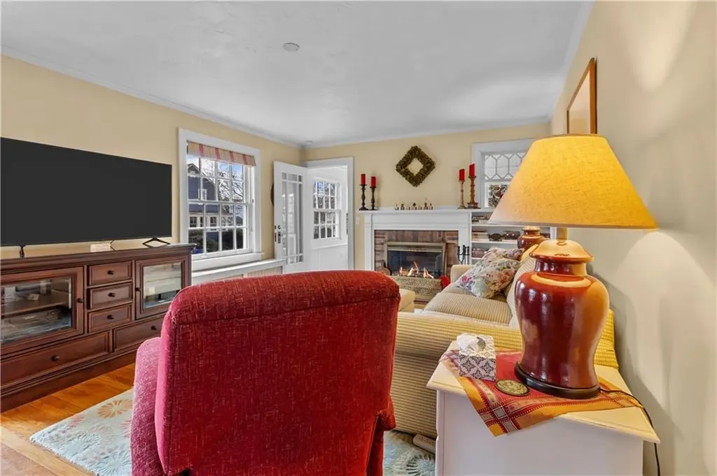 15 Maple Street Warren RI 02885