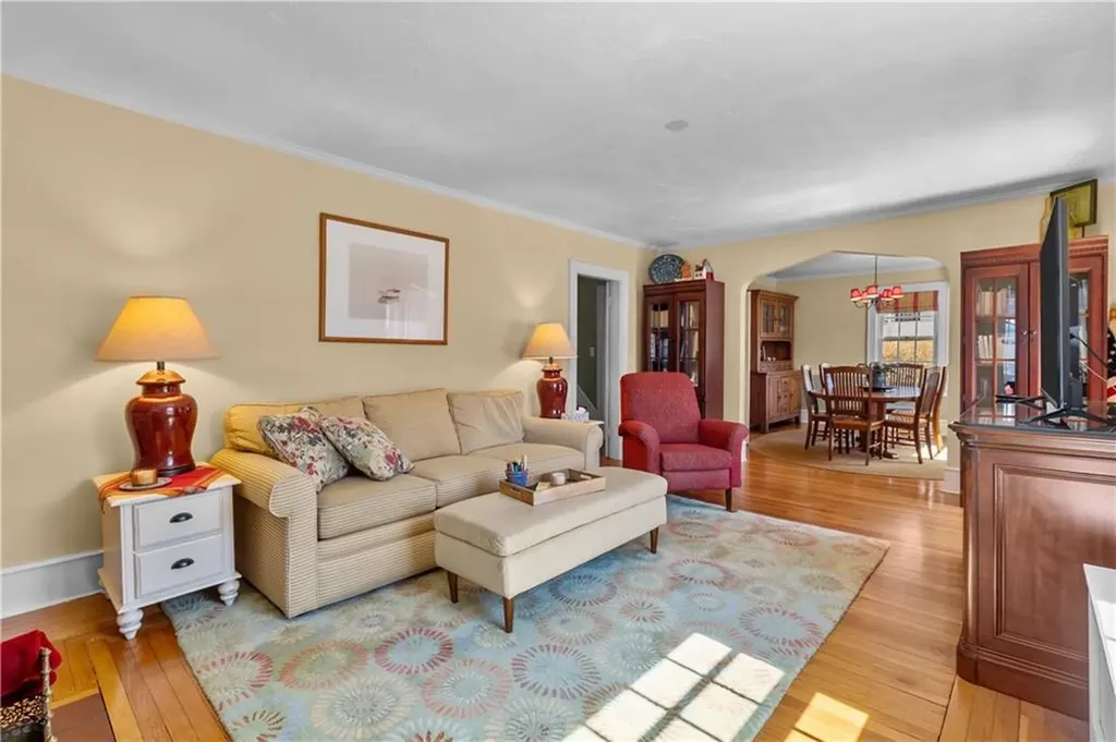 15 Maple Street Warren RI 02885