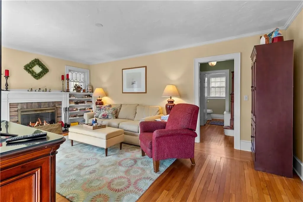 15 Maple Street Warren RI 02885