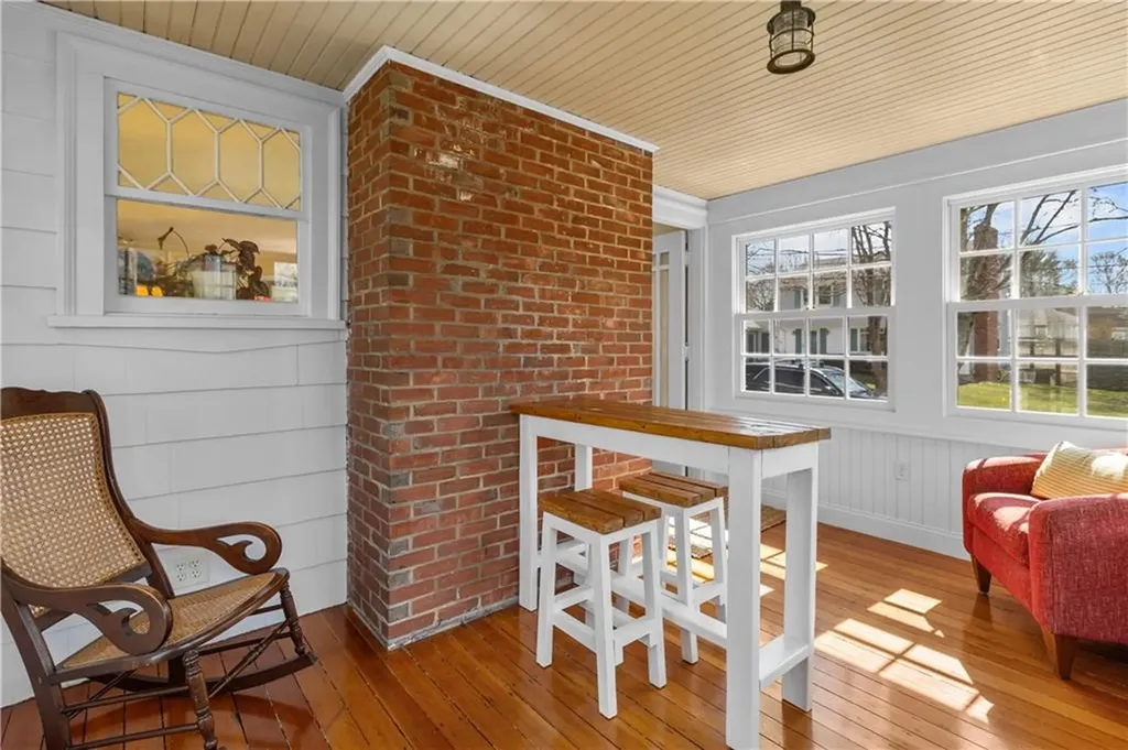 15 Maple Street Warren RI 02885