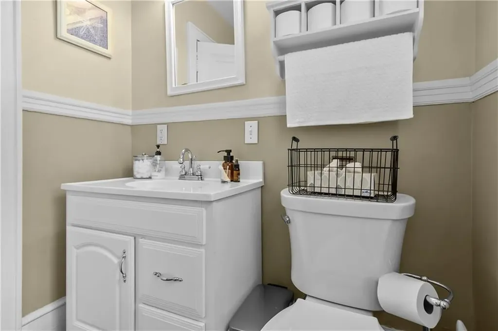 15 Maple Street Warren RI 02885
