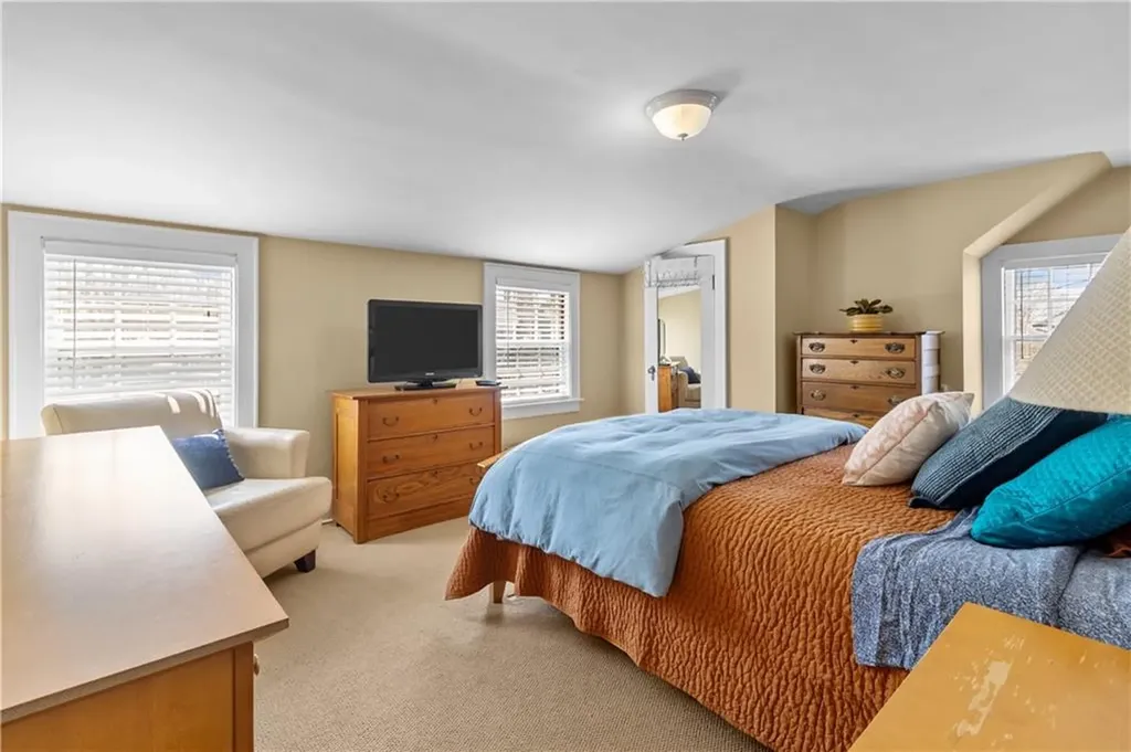 15 Maple Street Warren RI 02885
