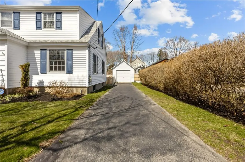15 Maple Street Warren RI 02885